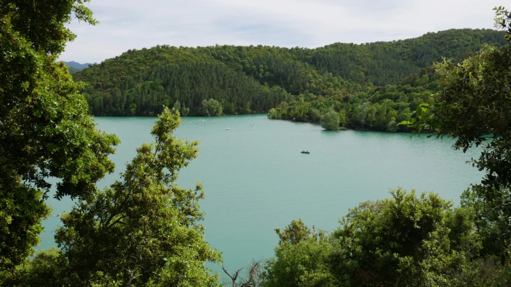 Lac de Saint-Cassien, France, vacances responsables et solidaires